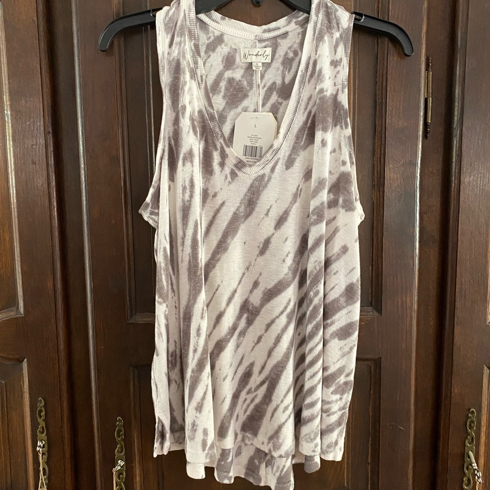 COPY - Boho ribbed cotton tie dye fit & flare v neck tank. Hi Lo hem size L NWT
